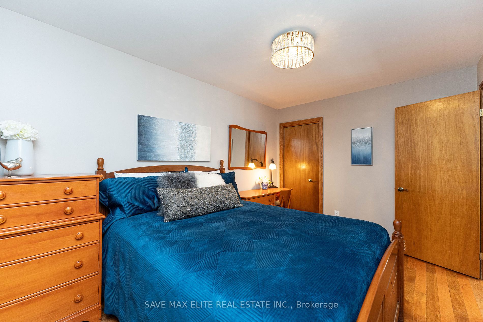 169 Kingsbridge Garden Circ