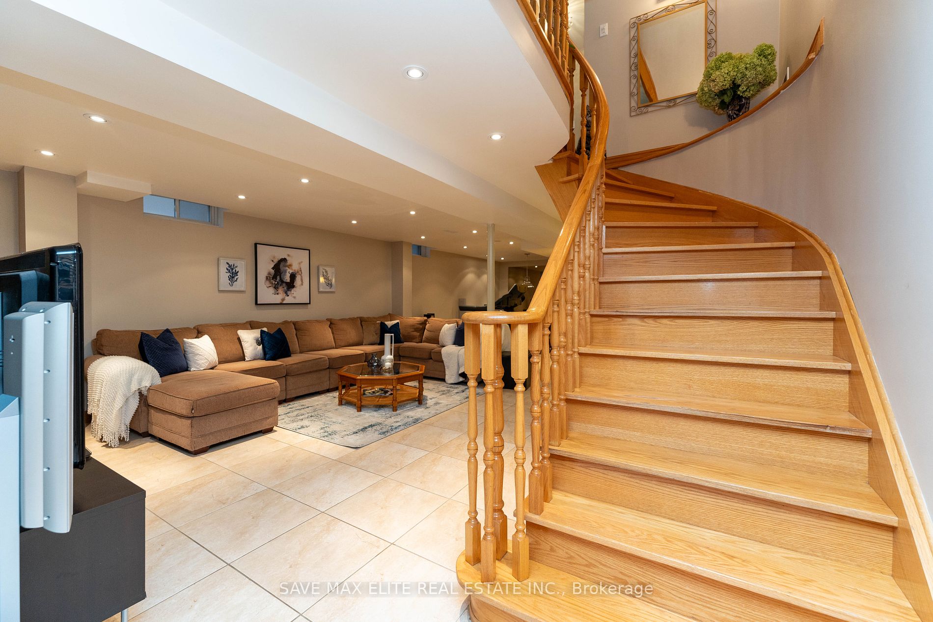 169 Kingsbridge Garden Circ