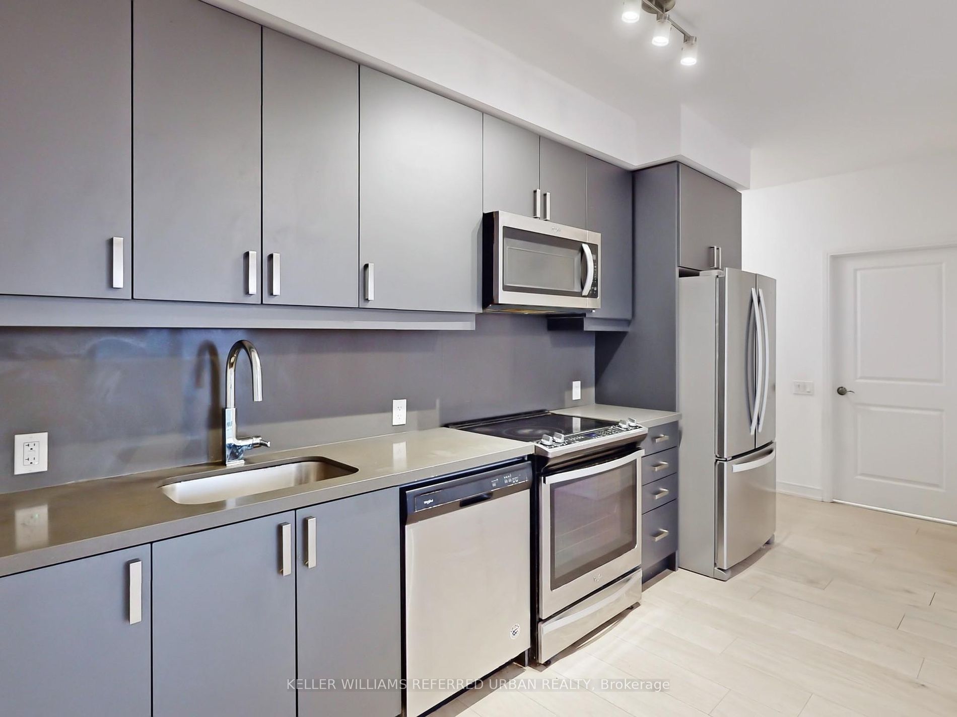 8 Nahani Way #3403