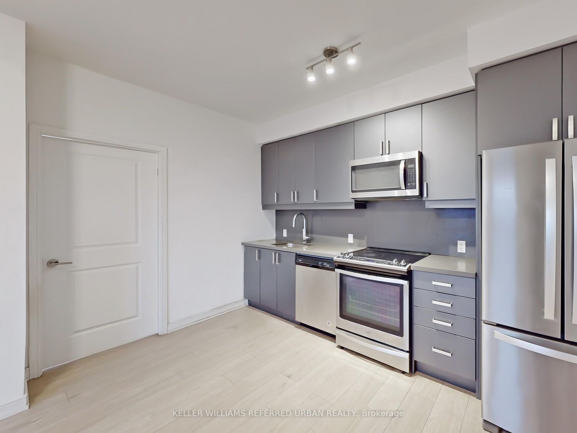 8 Nahani Way #3403