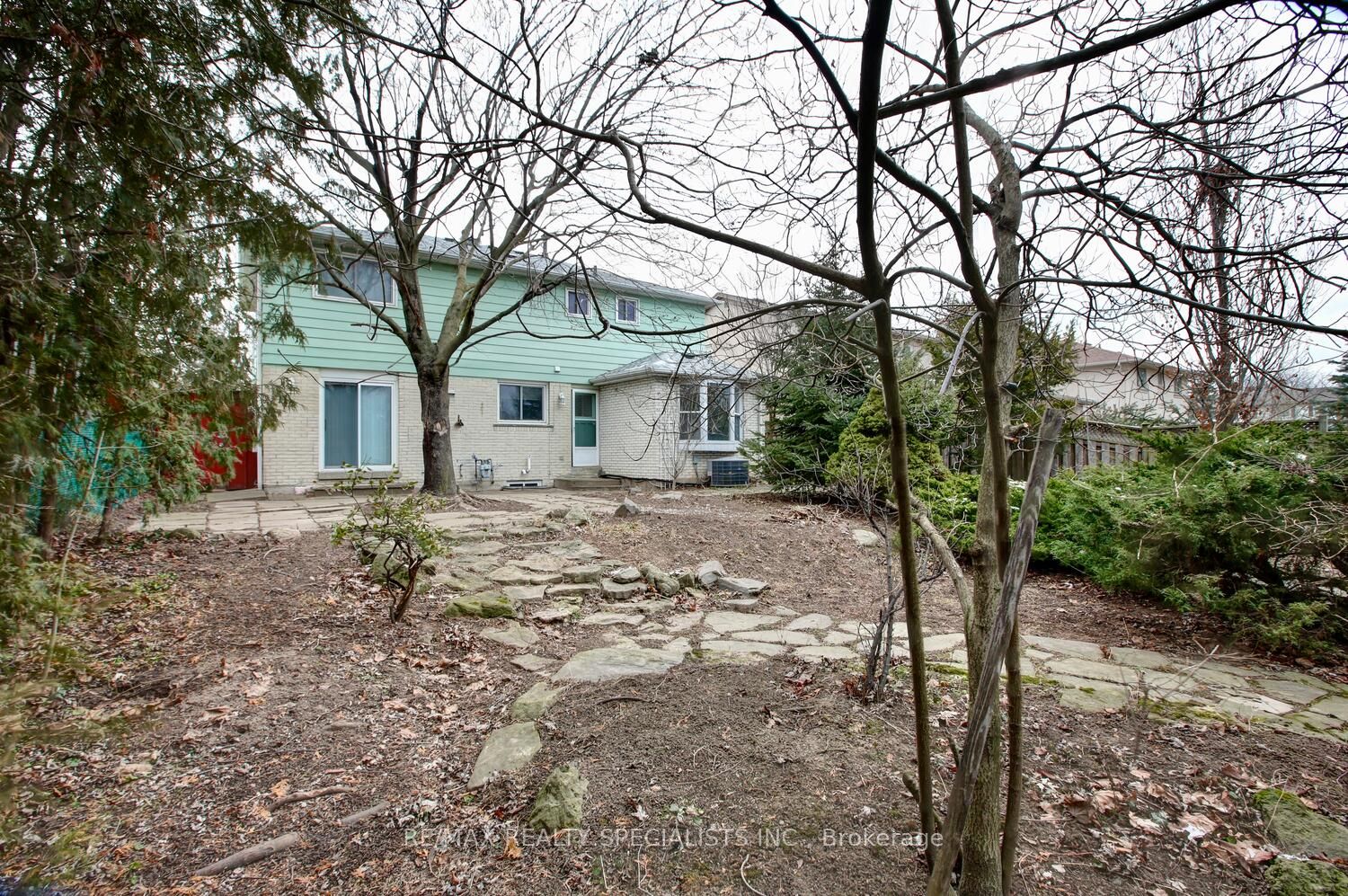 2420 Winthrop Cres