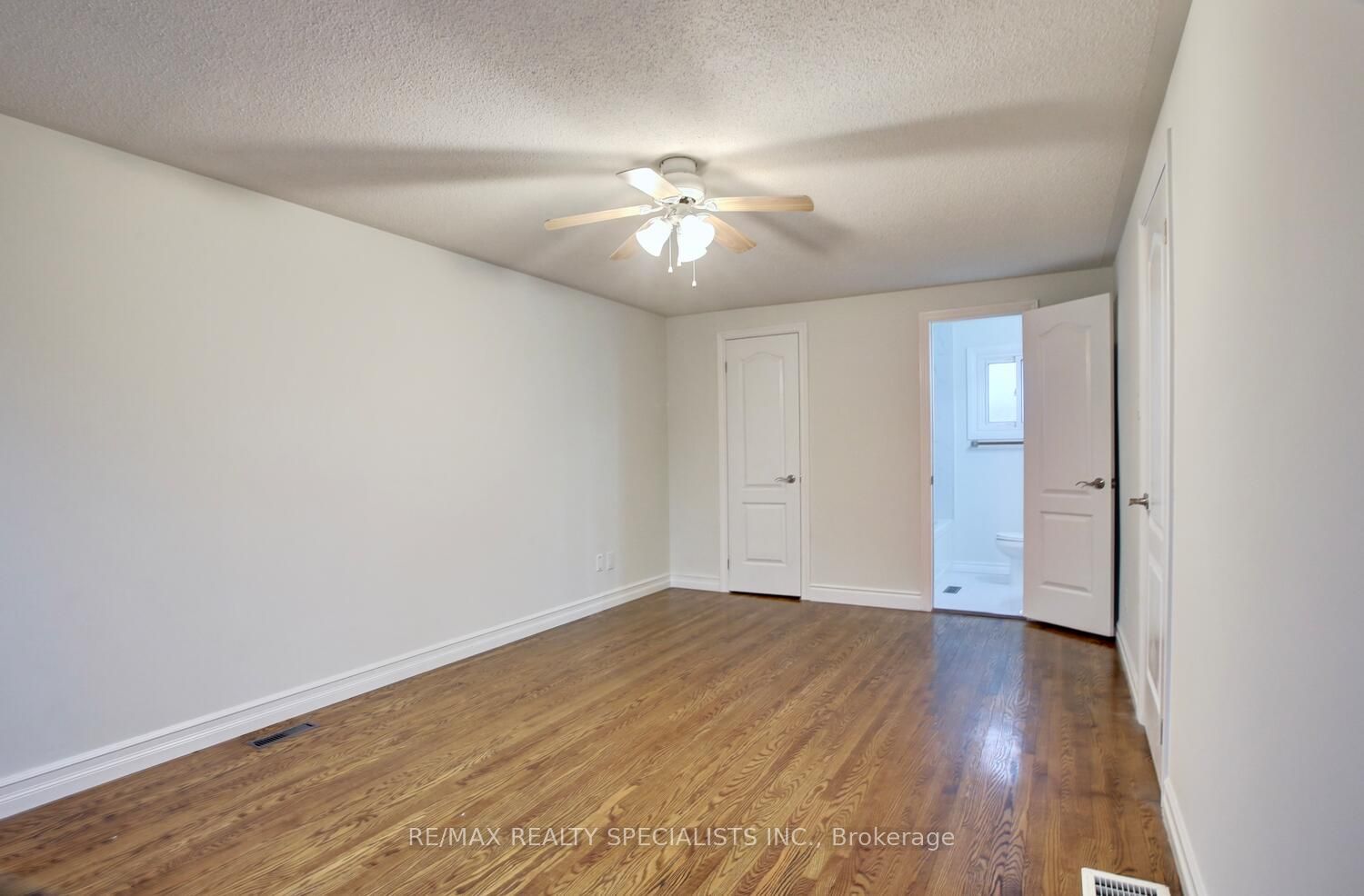 2420 Winthrop Cres