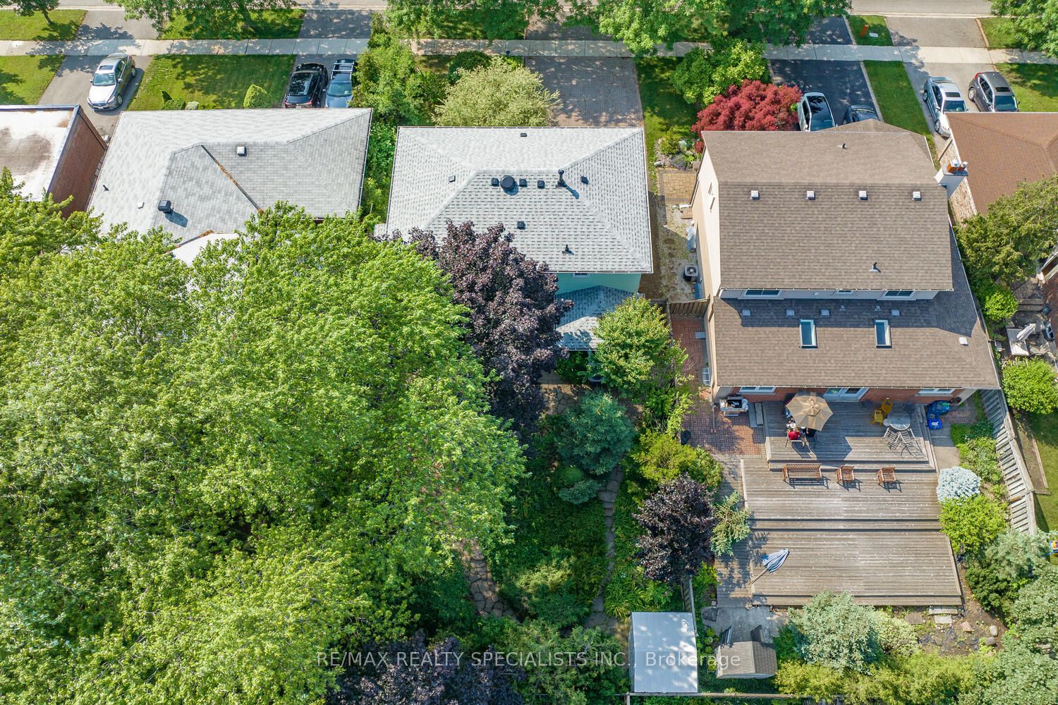 2420 Winthrop Cres