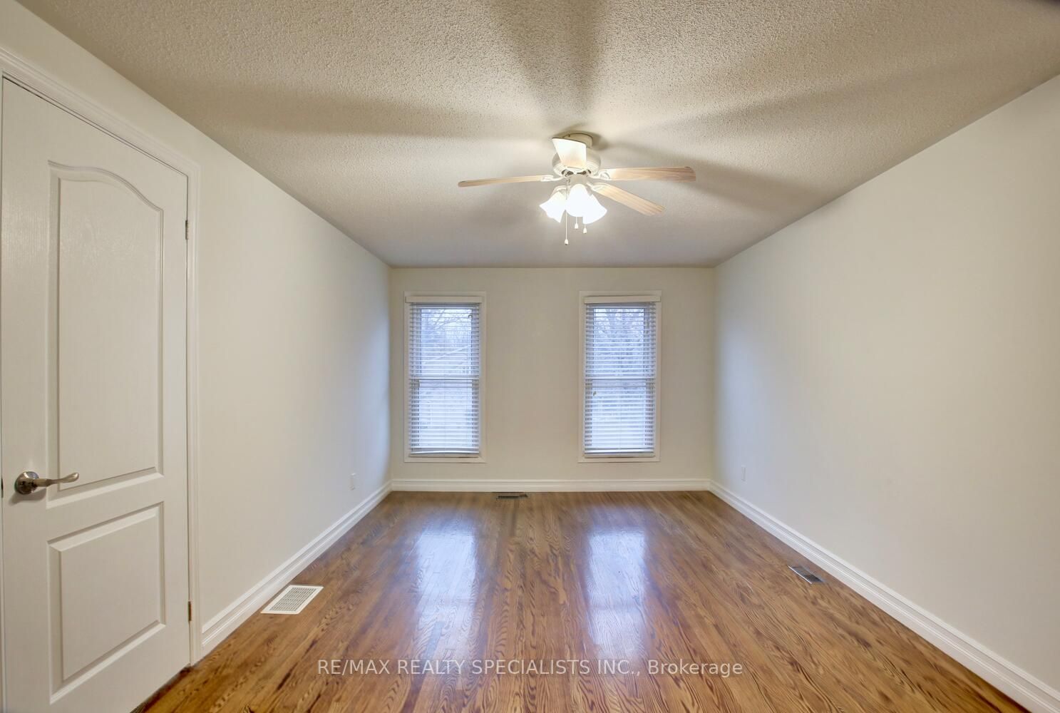 2420 Winthrop Cres
