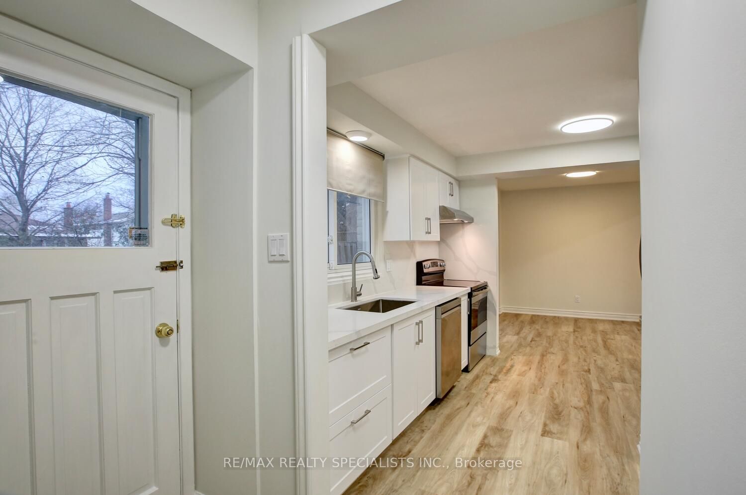 2420 Winthrop Cres