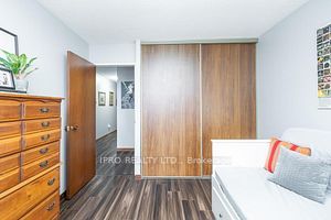 17 Knightsbridge Rd, #1910