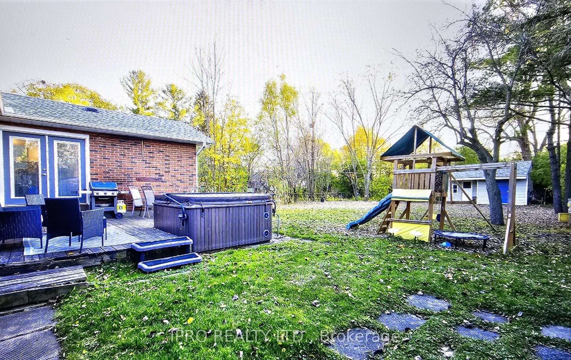 1062 Churchill Ave