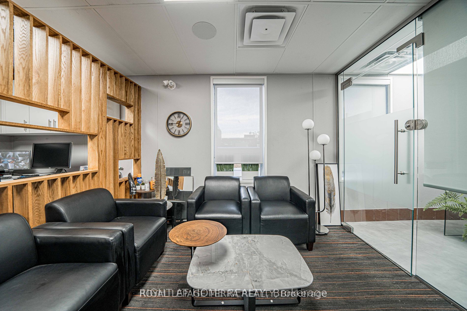 2221 Bloor St W