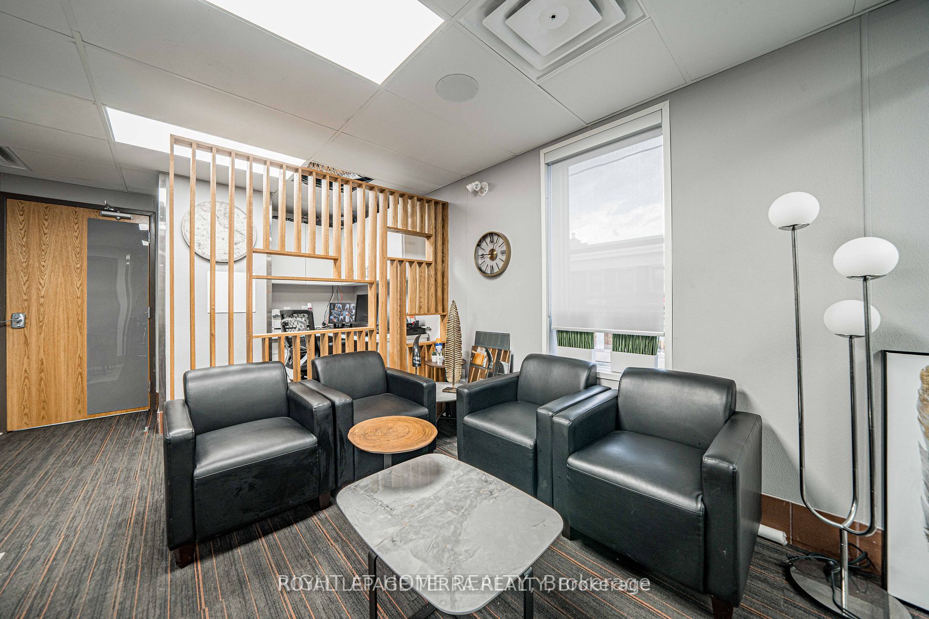 2221 Bloor St W