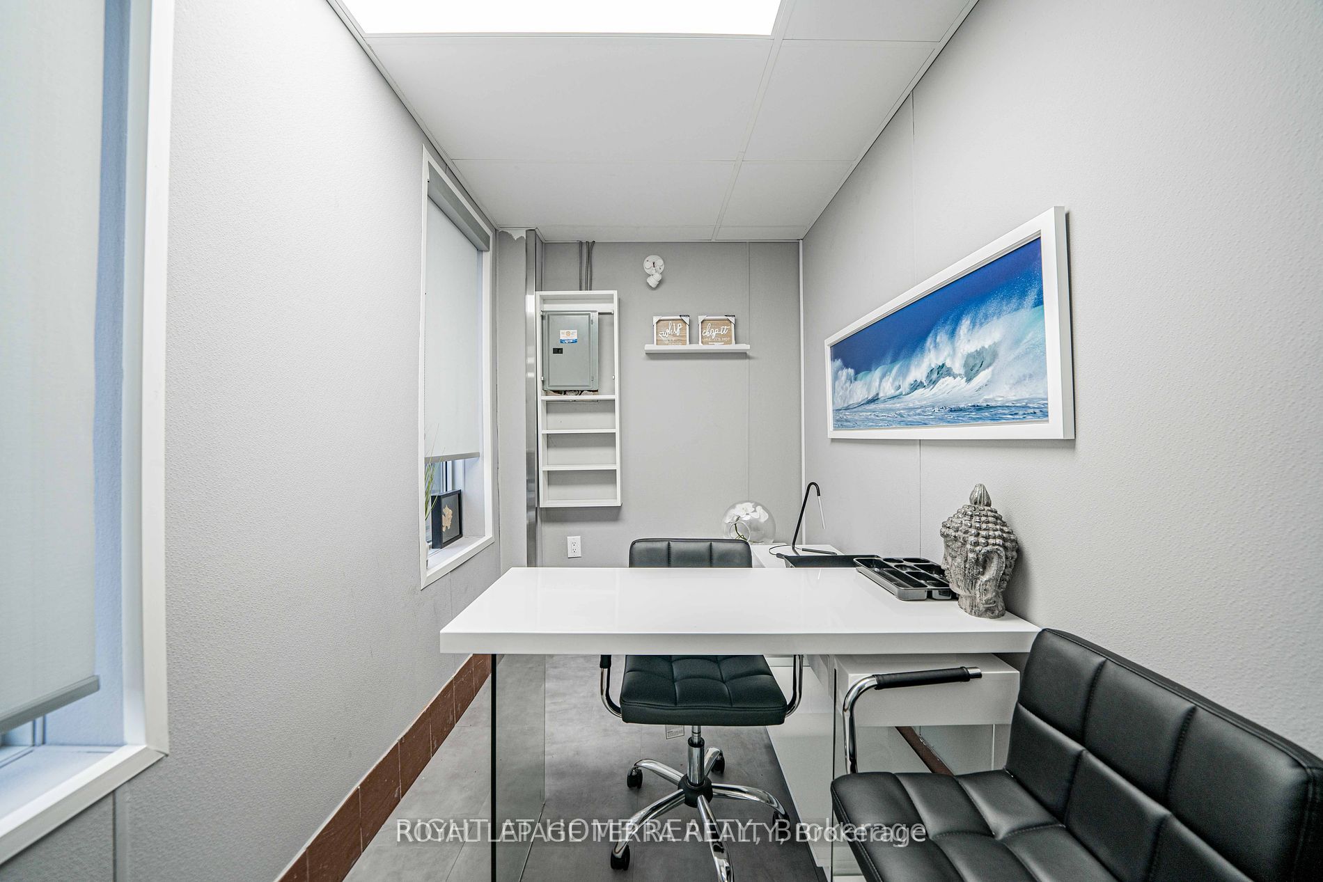 2221 Bloor St W
