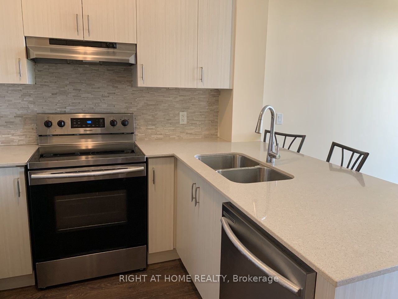 1105 Leger Way E, #527