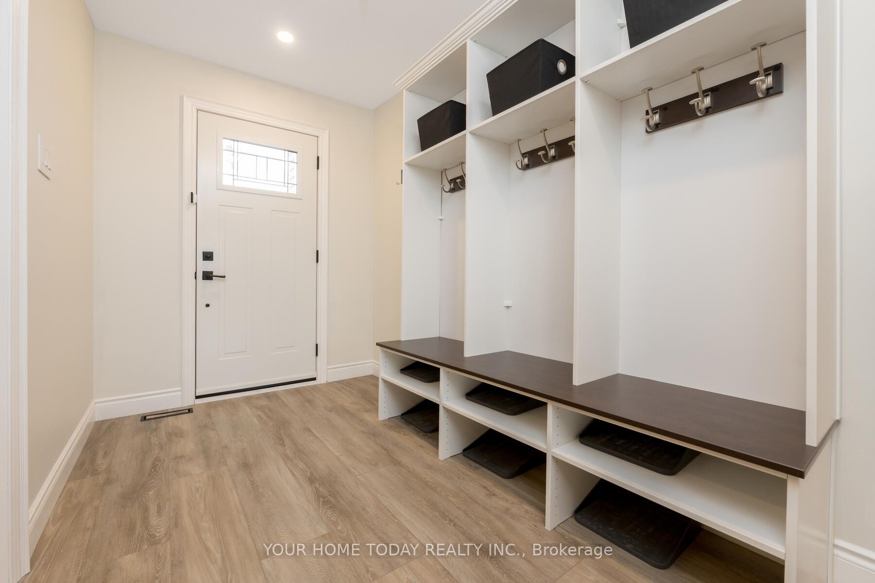 3 Regan Cres