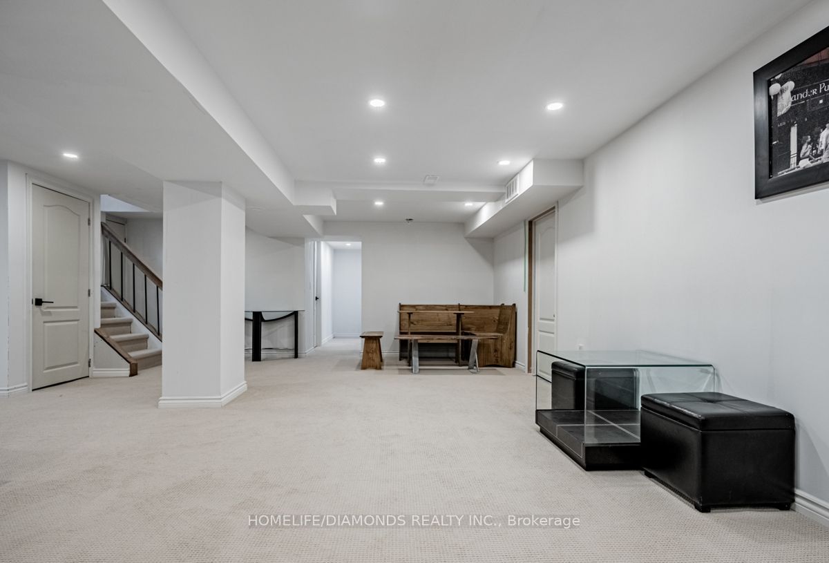 208 Glen Oak Dr