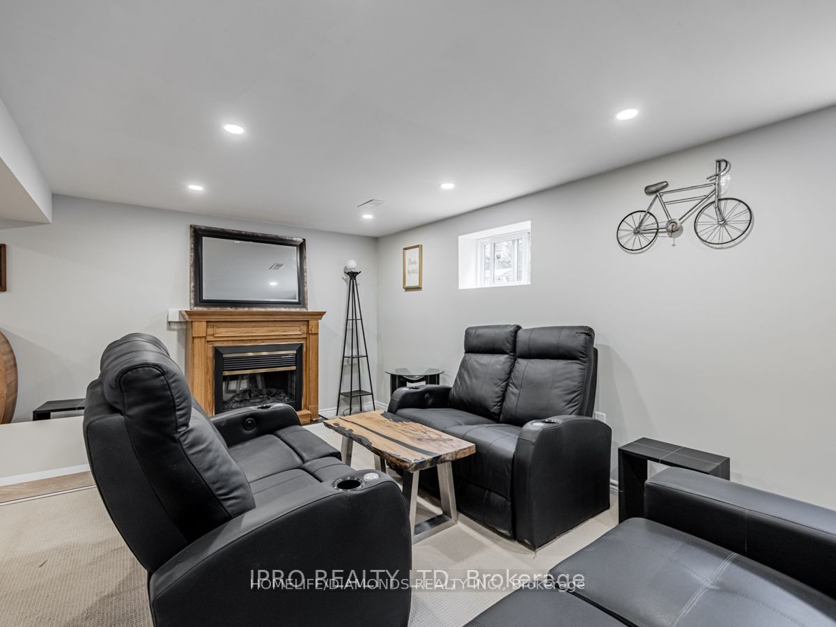 208 Glen Oak Dr
