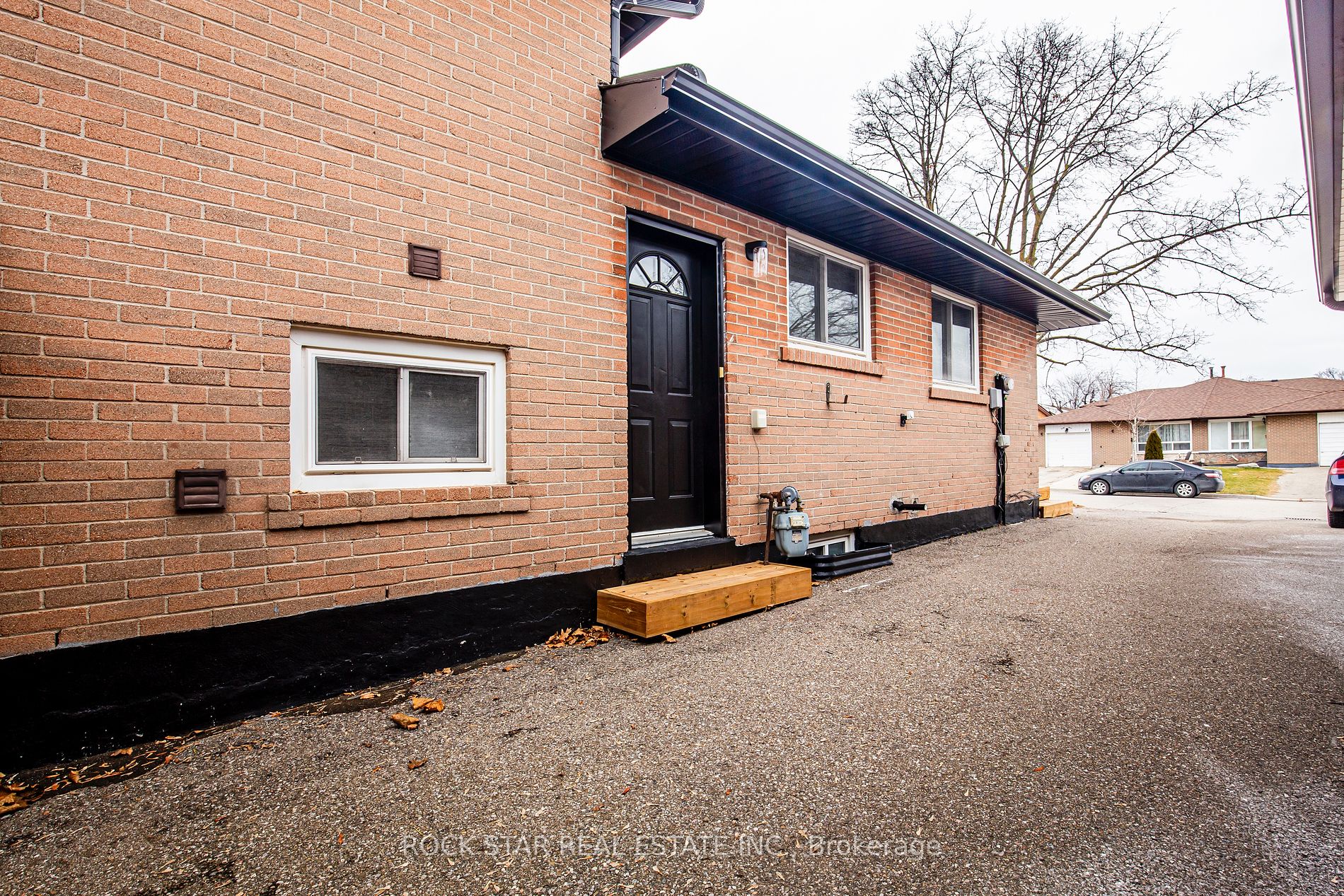 70 Wilton Dr