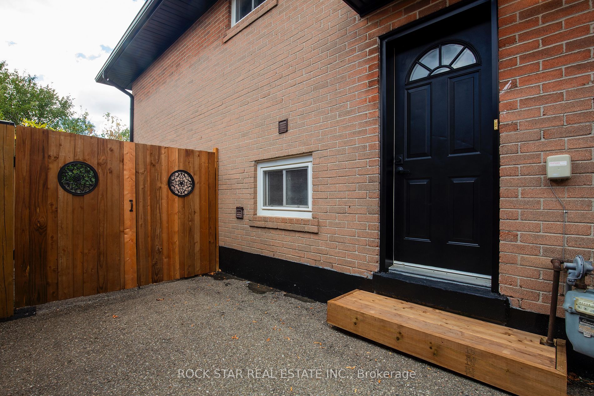 70 Wilton Dr