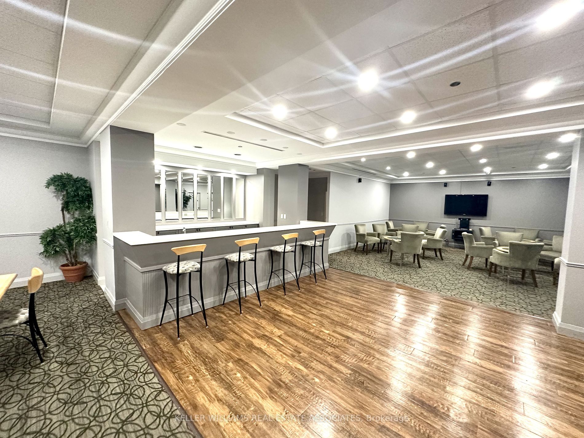 1150 Parkwest Pl, #107
