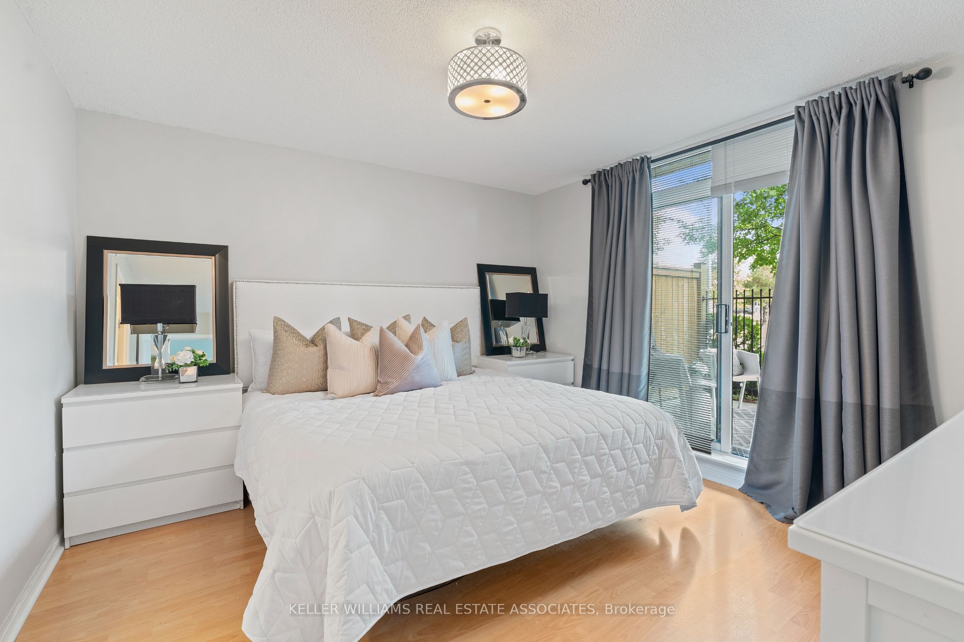 1150 Parkwest Pl, #107