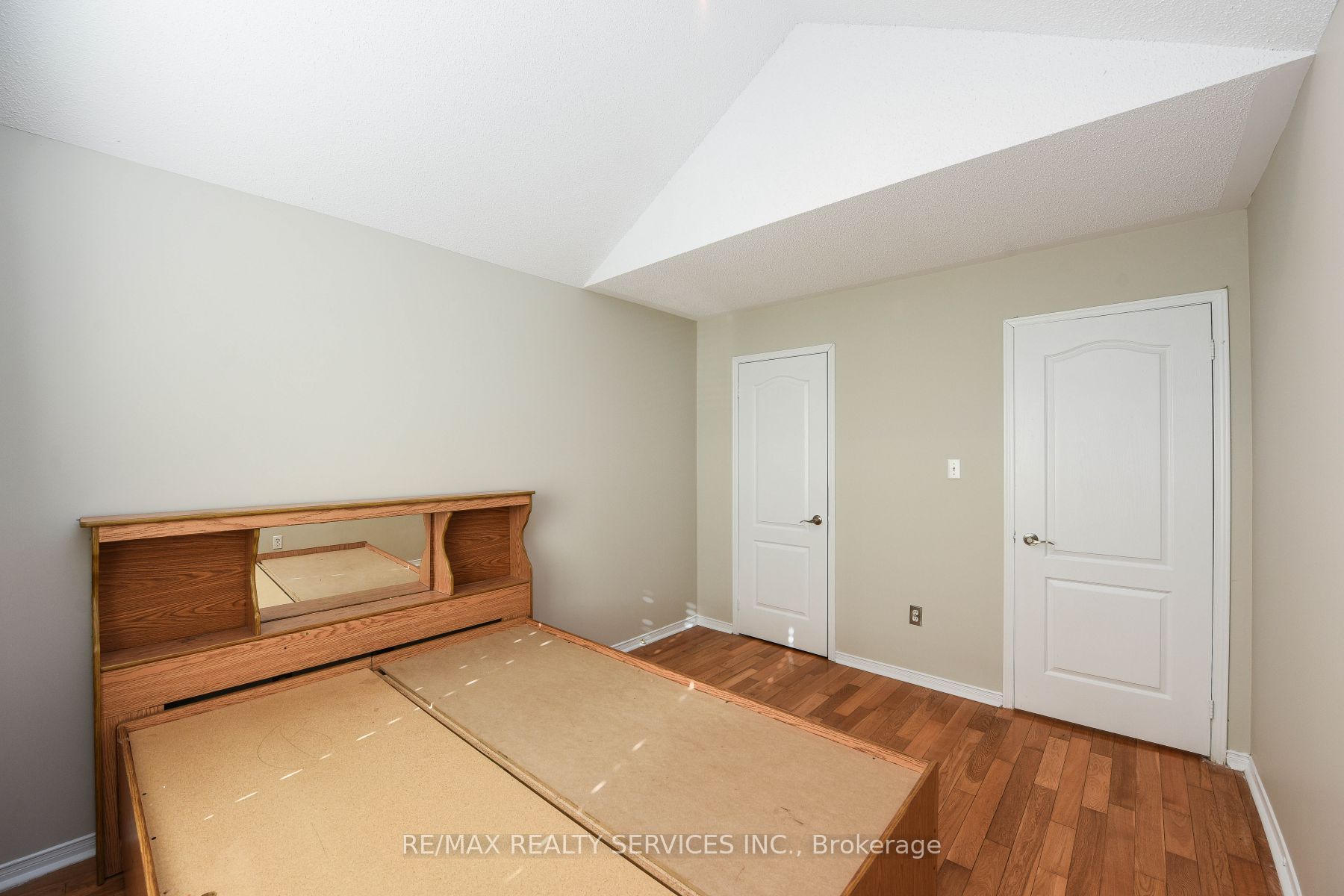 33 Poplar Plains Rd