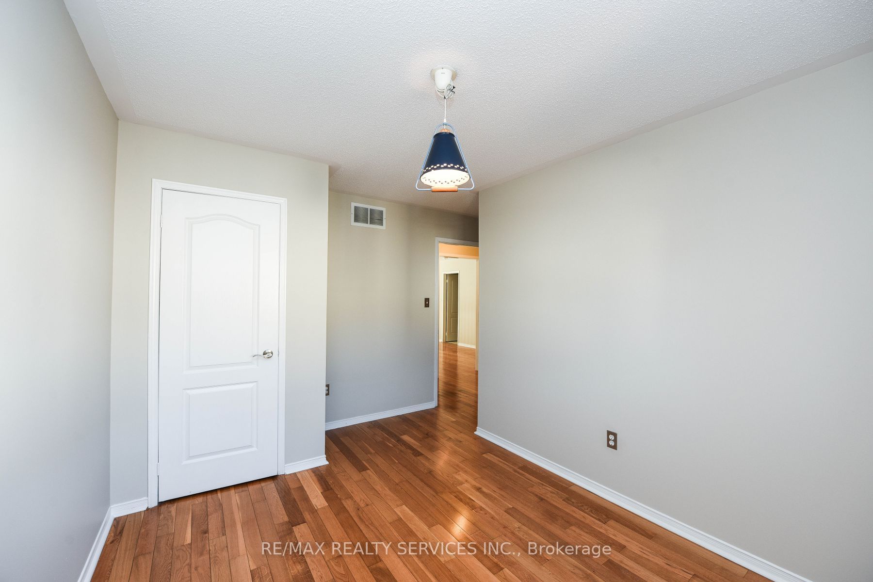 33 Poplar Plains Rd