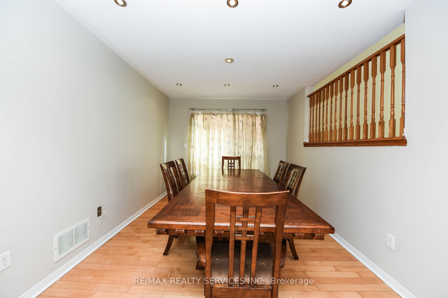 33 Poplar Plains Rd