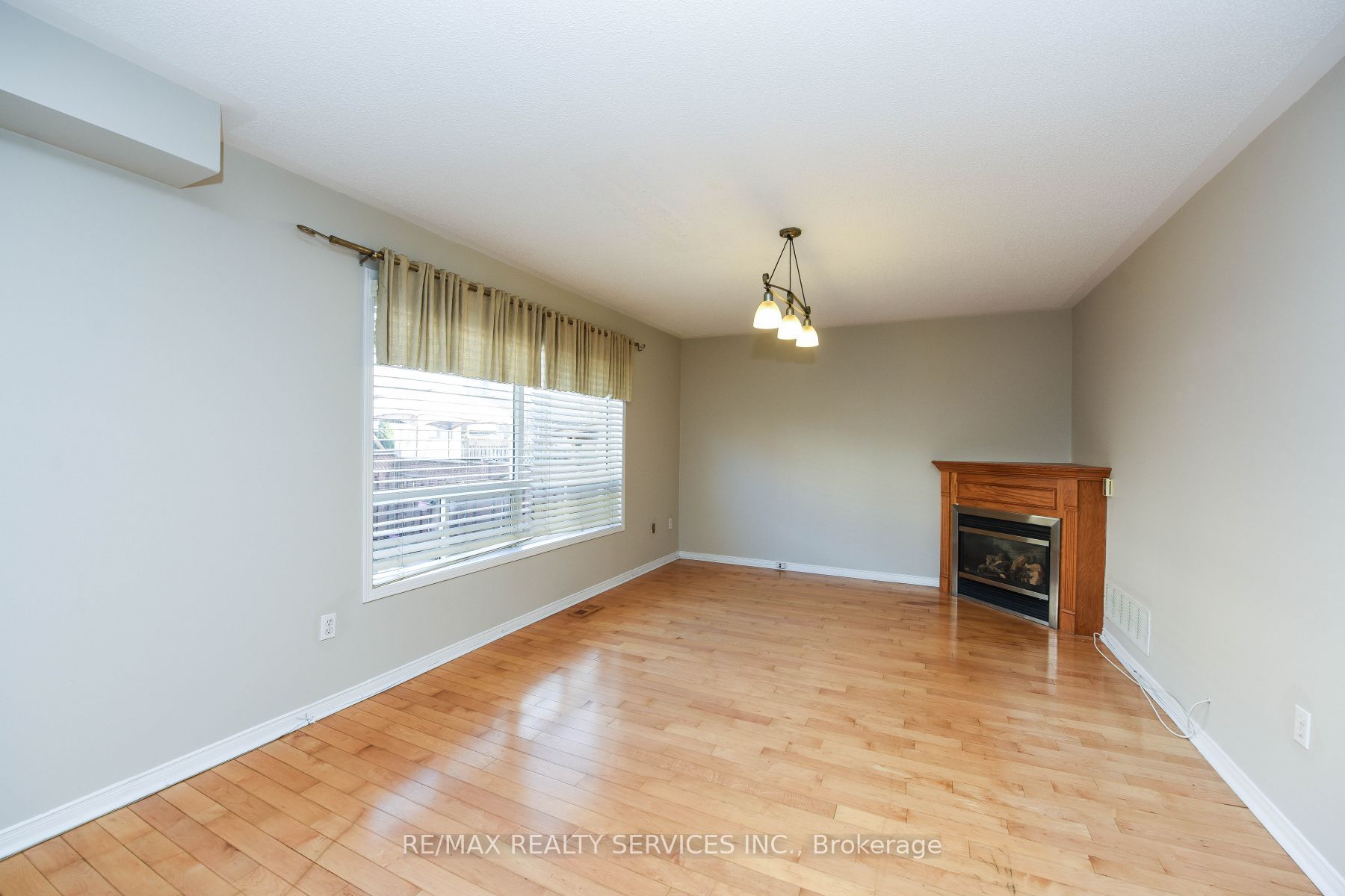 33 Poplar Plains Rd