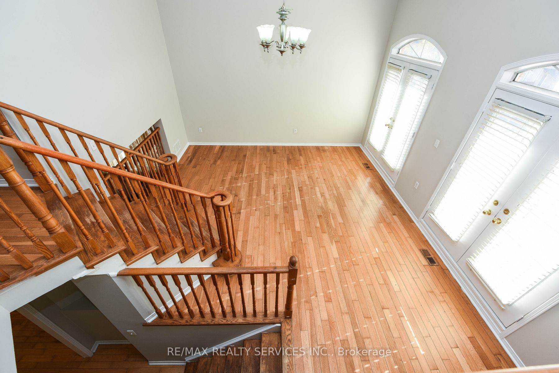 33 Poplar Plains Rd