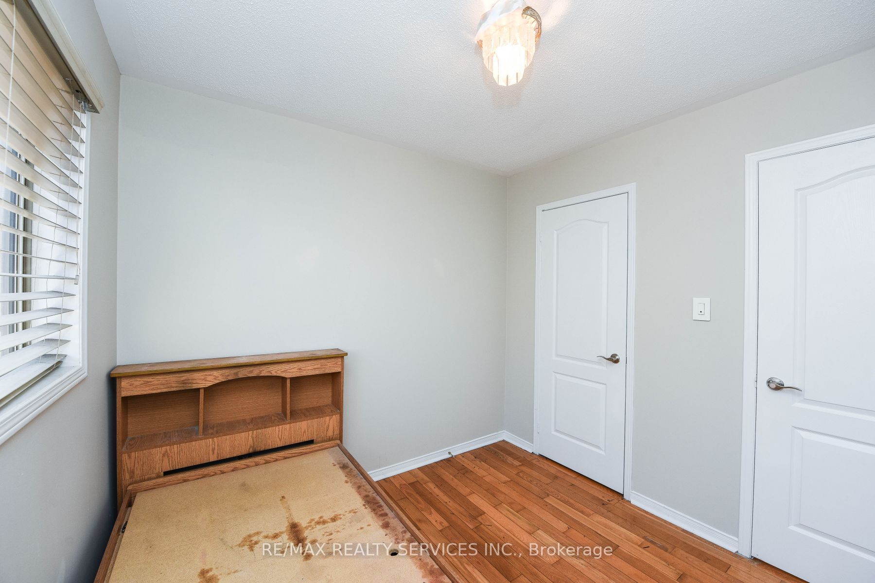 33 Poplar Plains Rd