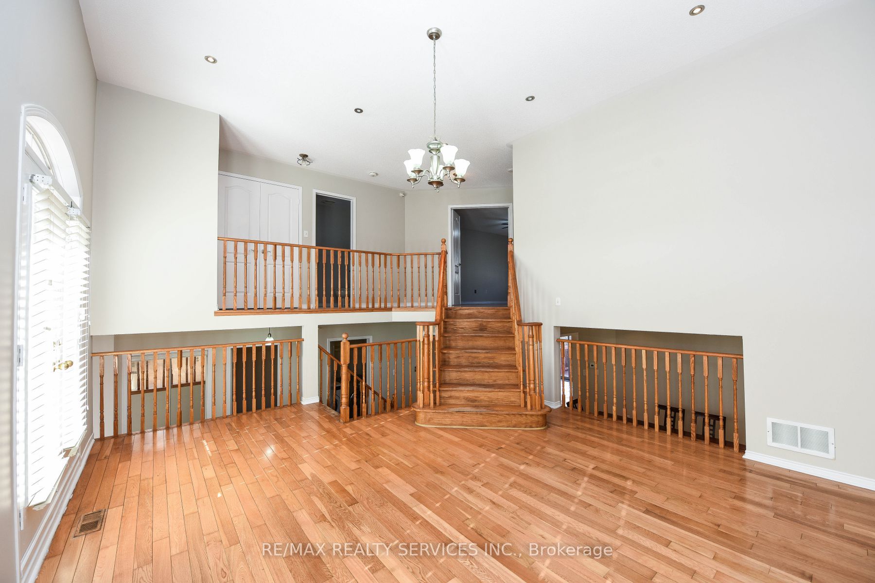 33 Poplar Plains Rd
