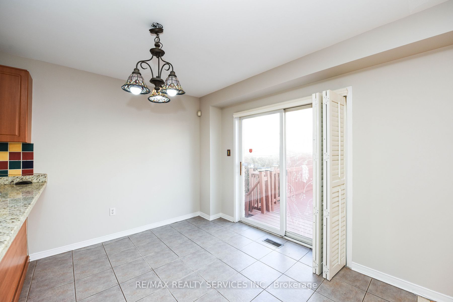 33 Poplar Plains Rd