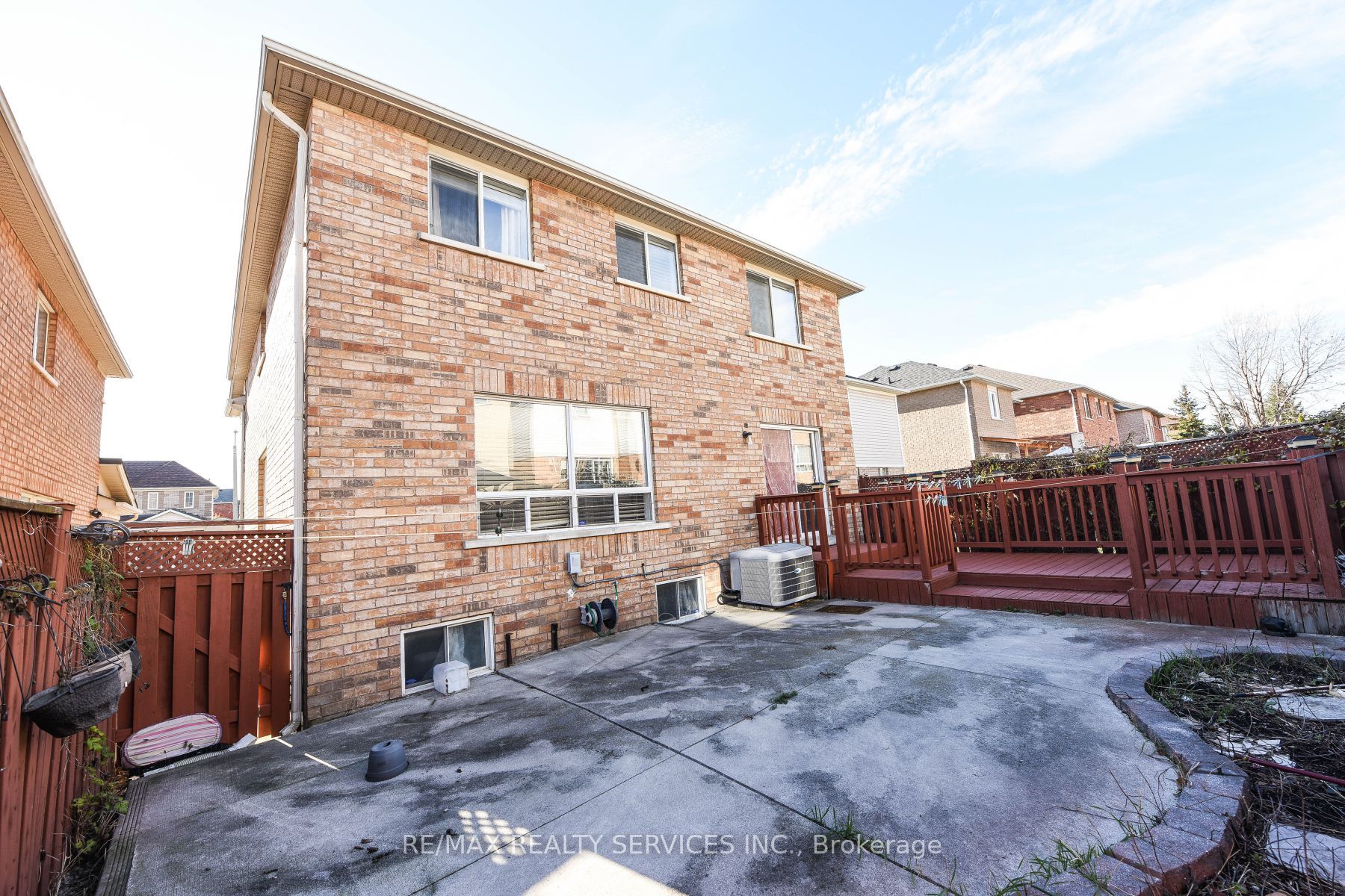 33 Poplar Plains Rd
