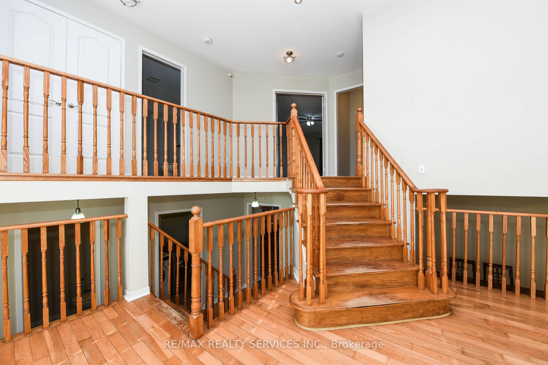 33 Poplar Plains Rd