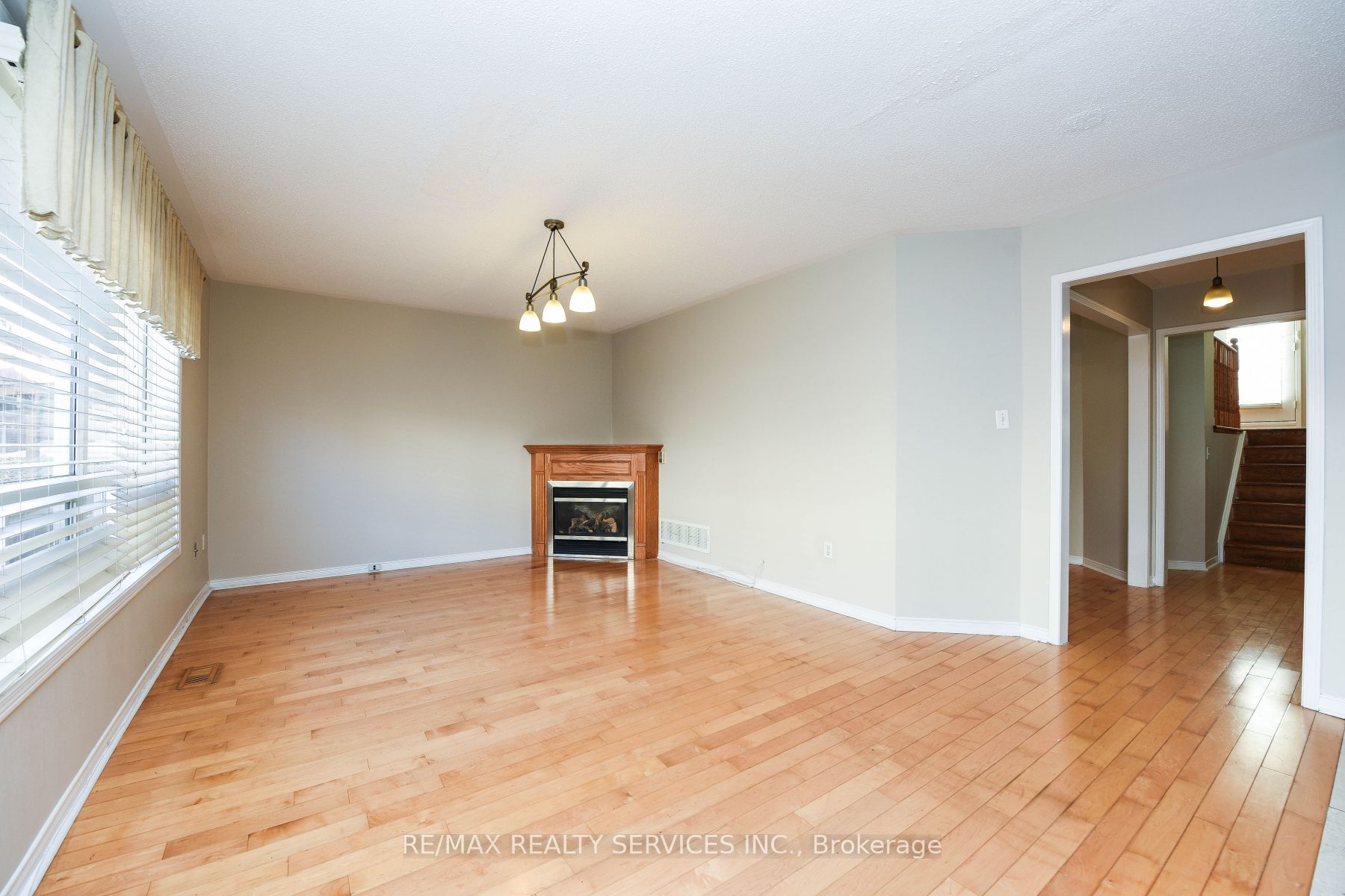 33 Poplar Plains Rd
