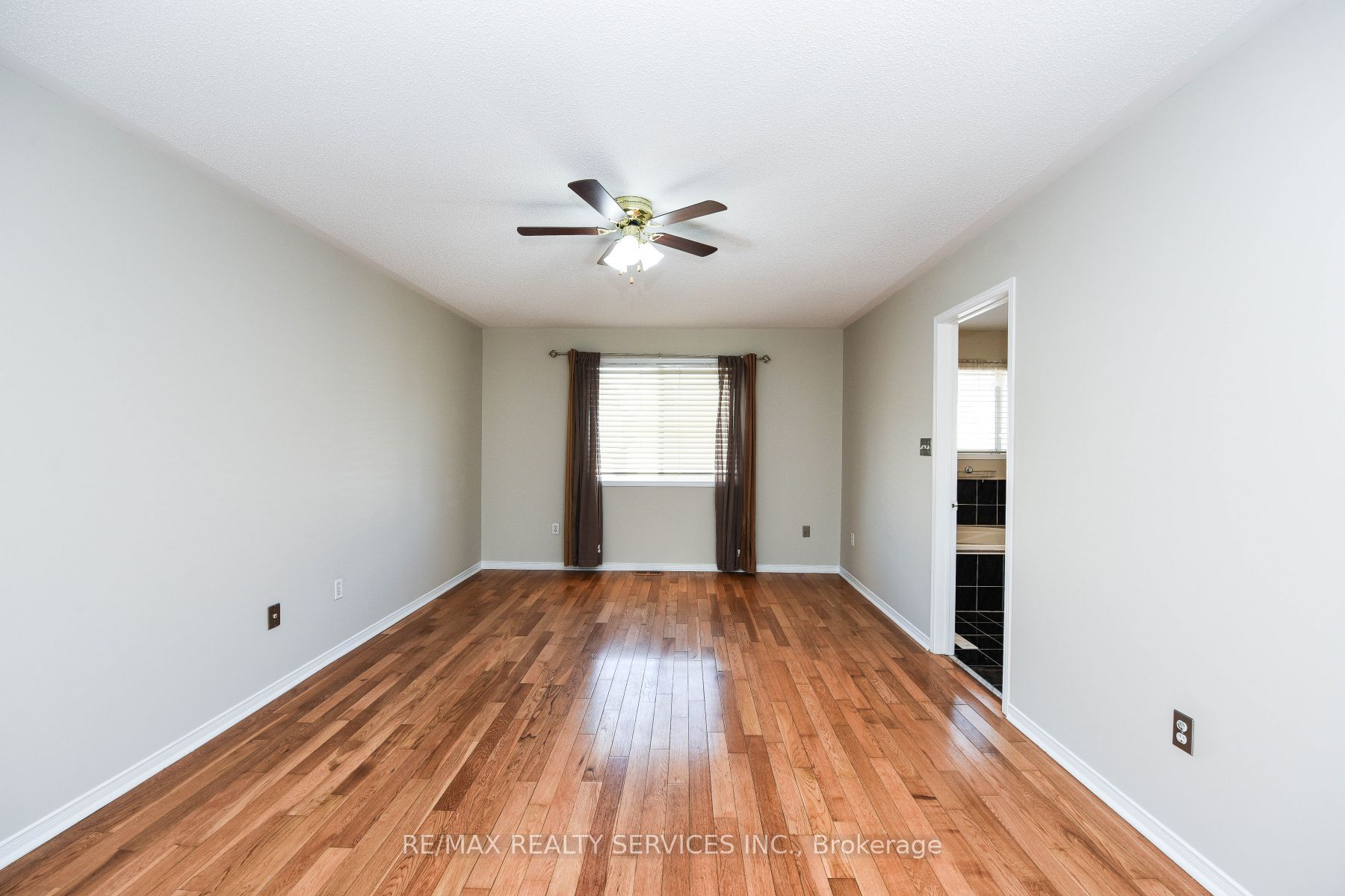 33 Poplar Plains Rd
