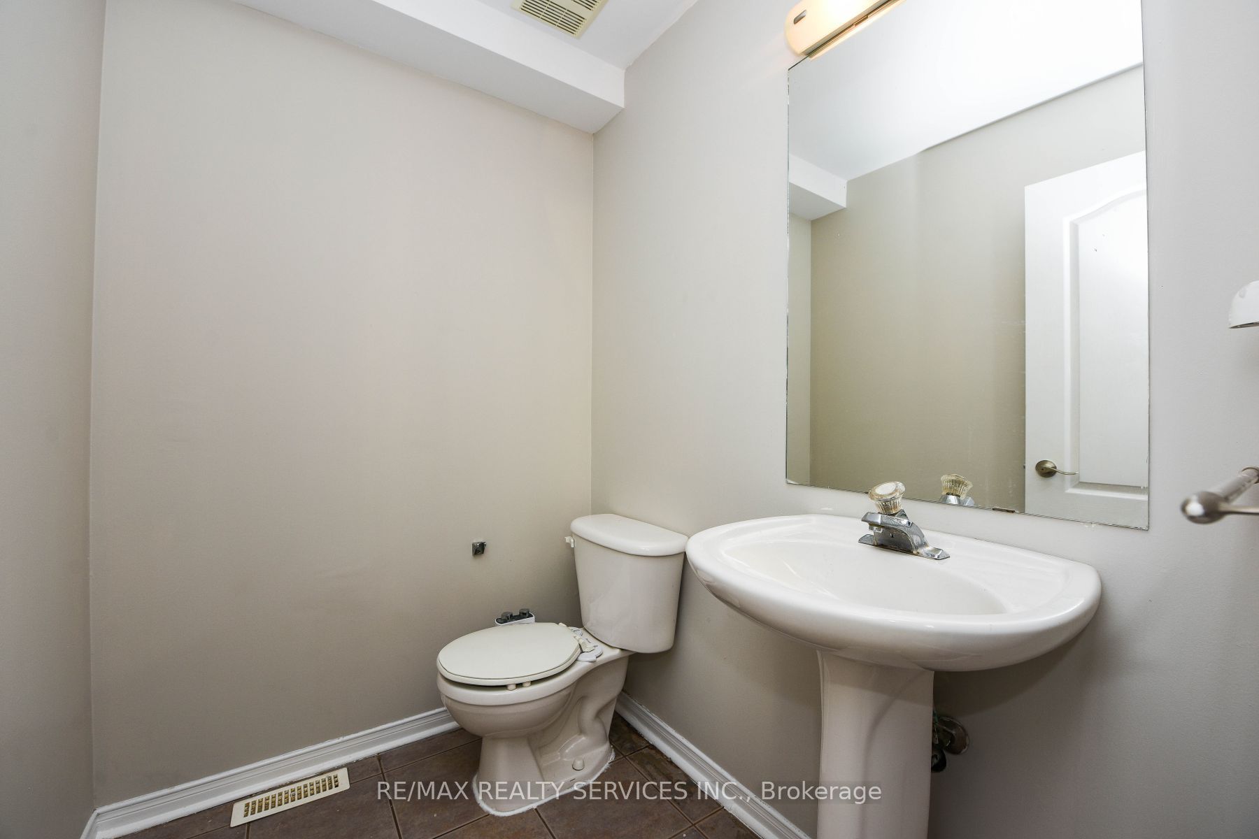 33 Poplar Plains Rd