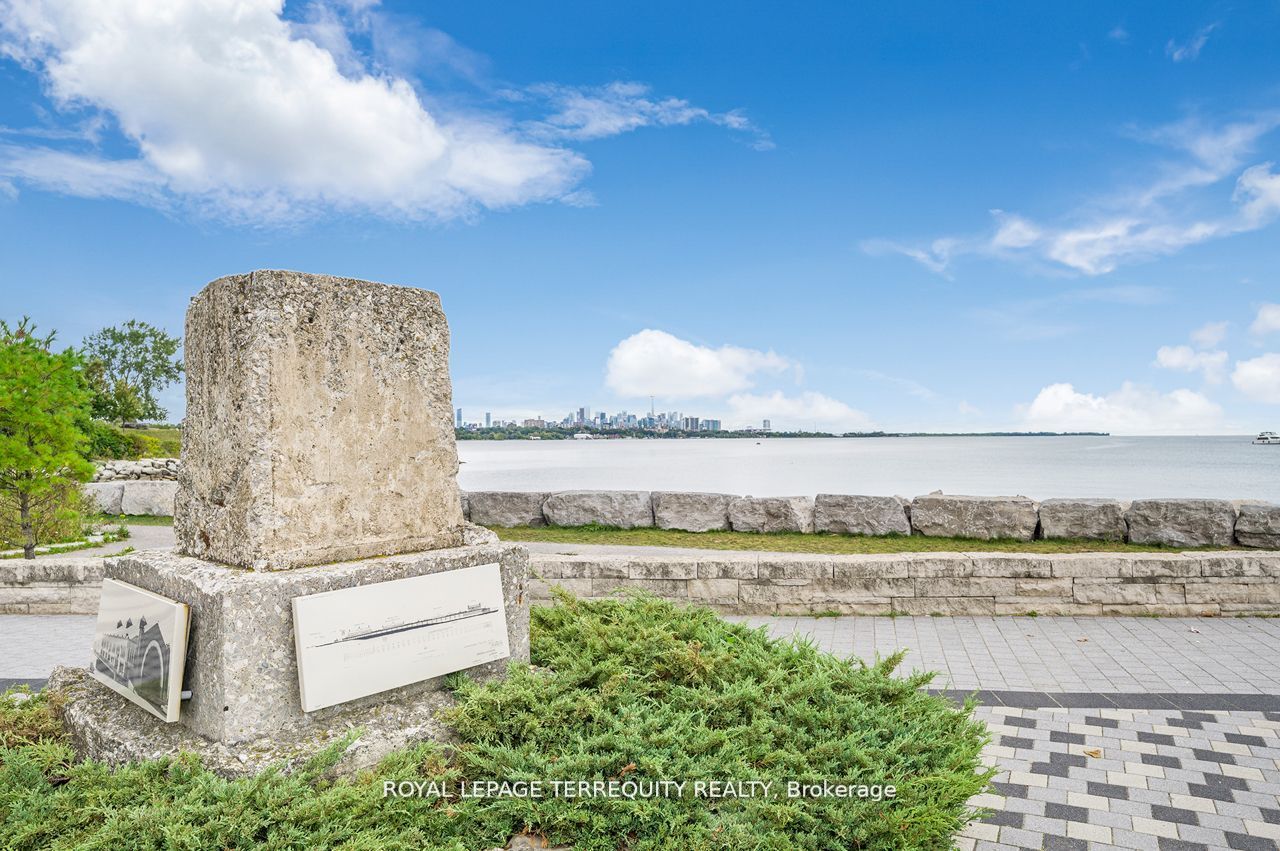 2045 Lake Shore Blvd W, #1709