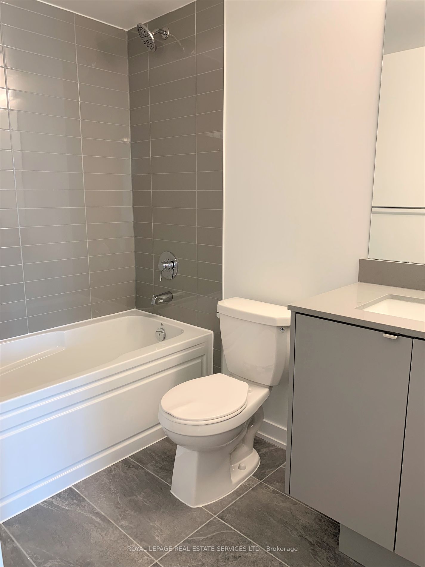 3200 Dakota Common, #B215