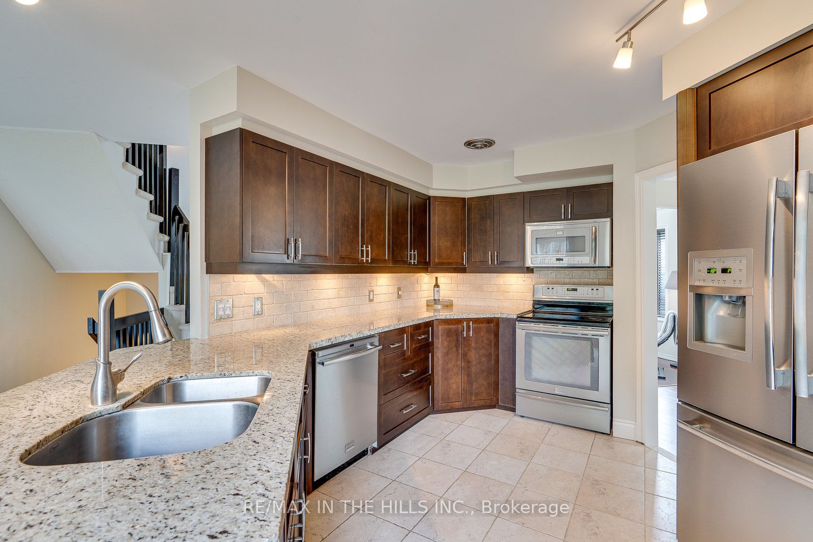 6 Rosehill Crt