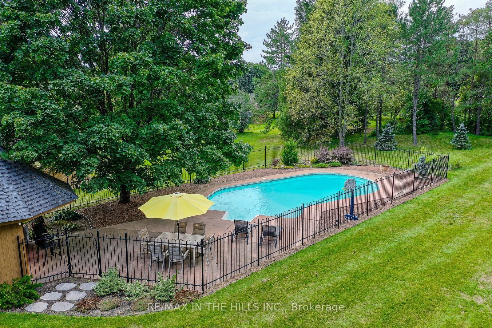 6 Rosehill Crt
