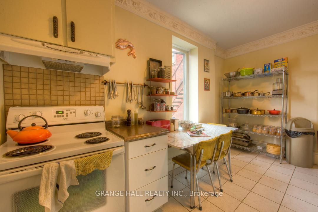 1544 King St W