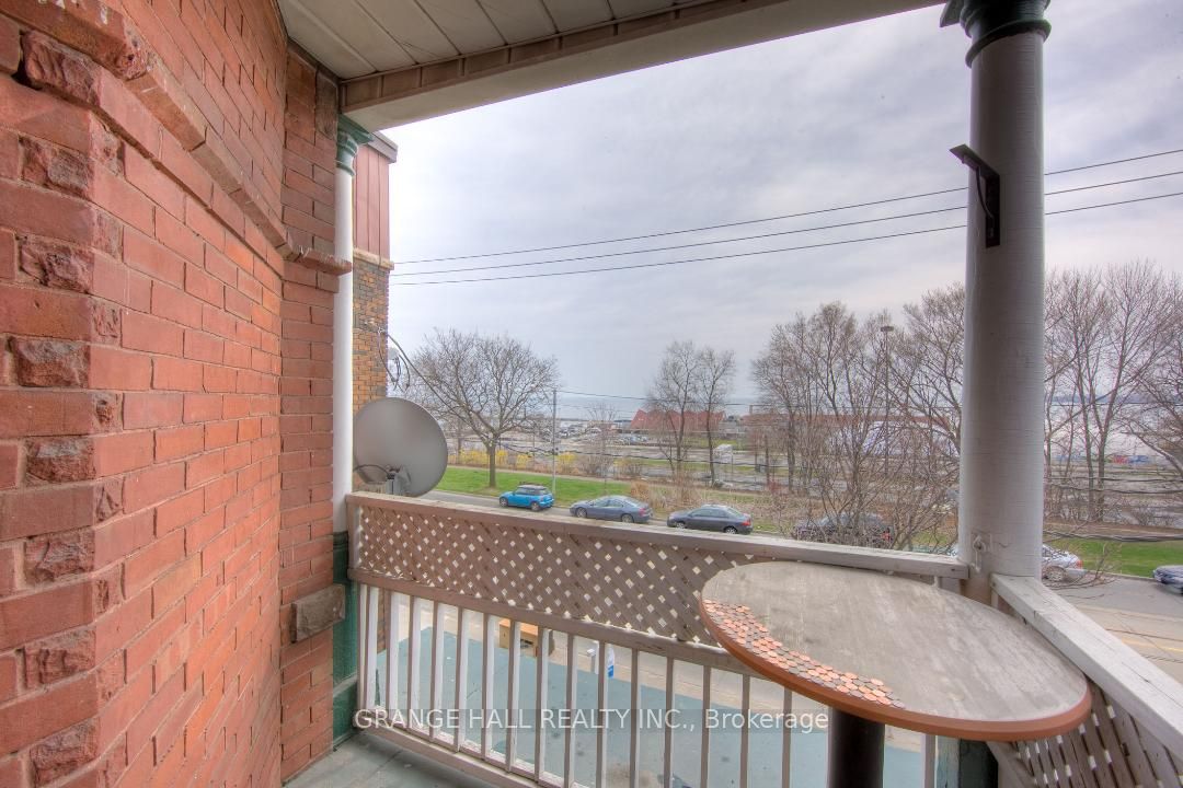 1544 King St W