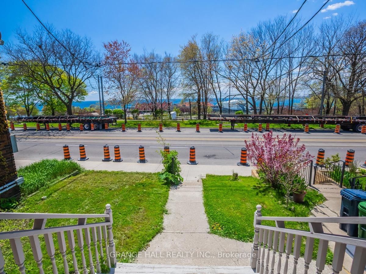 1544 King St W