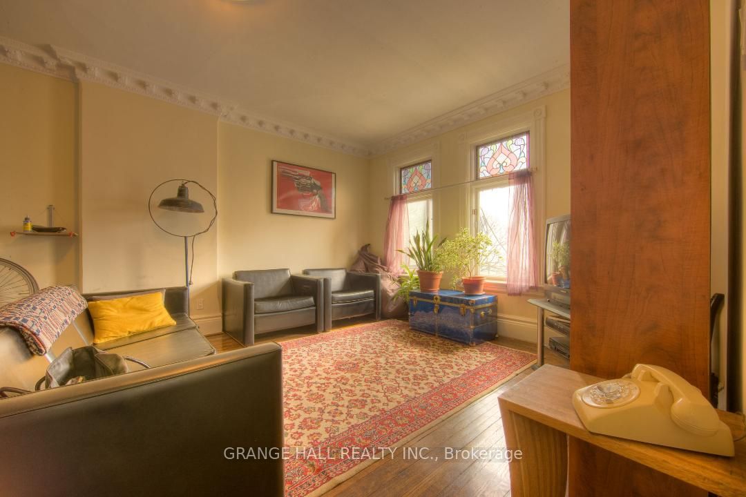 1544 King St W