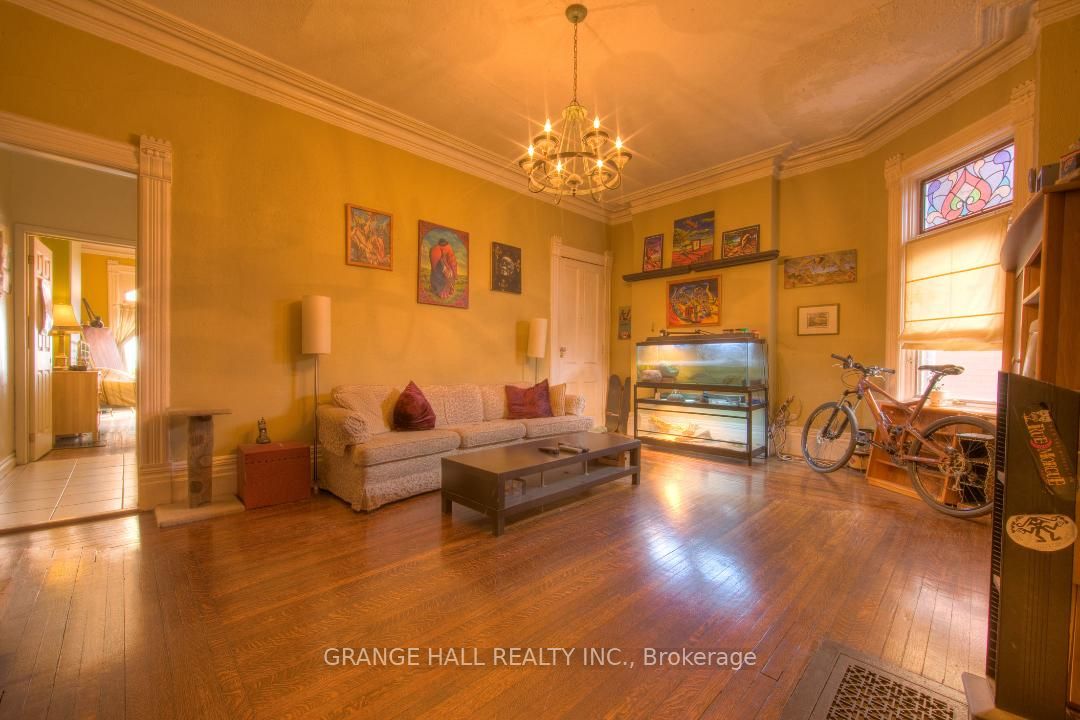1544 King St W