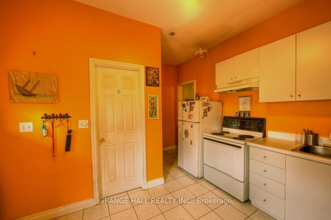 1544 King St W