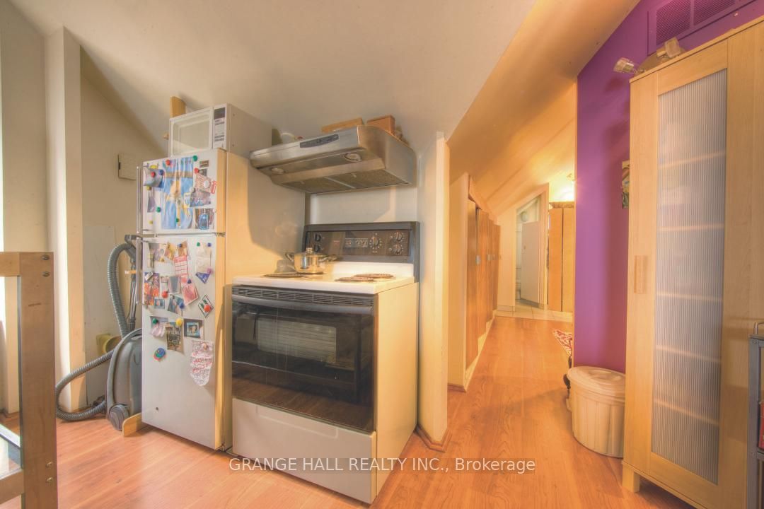 1544 King St W