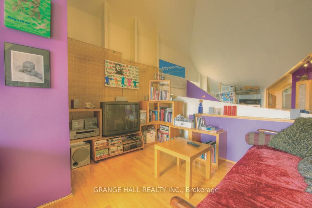 1544 King St W