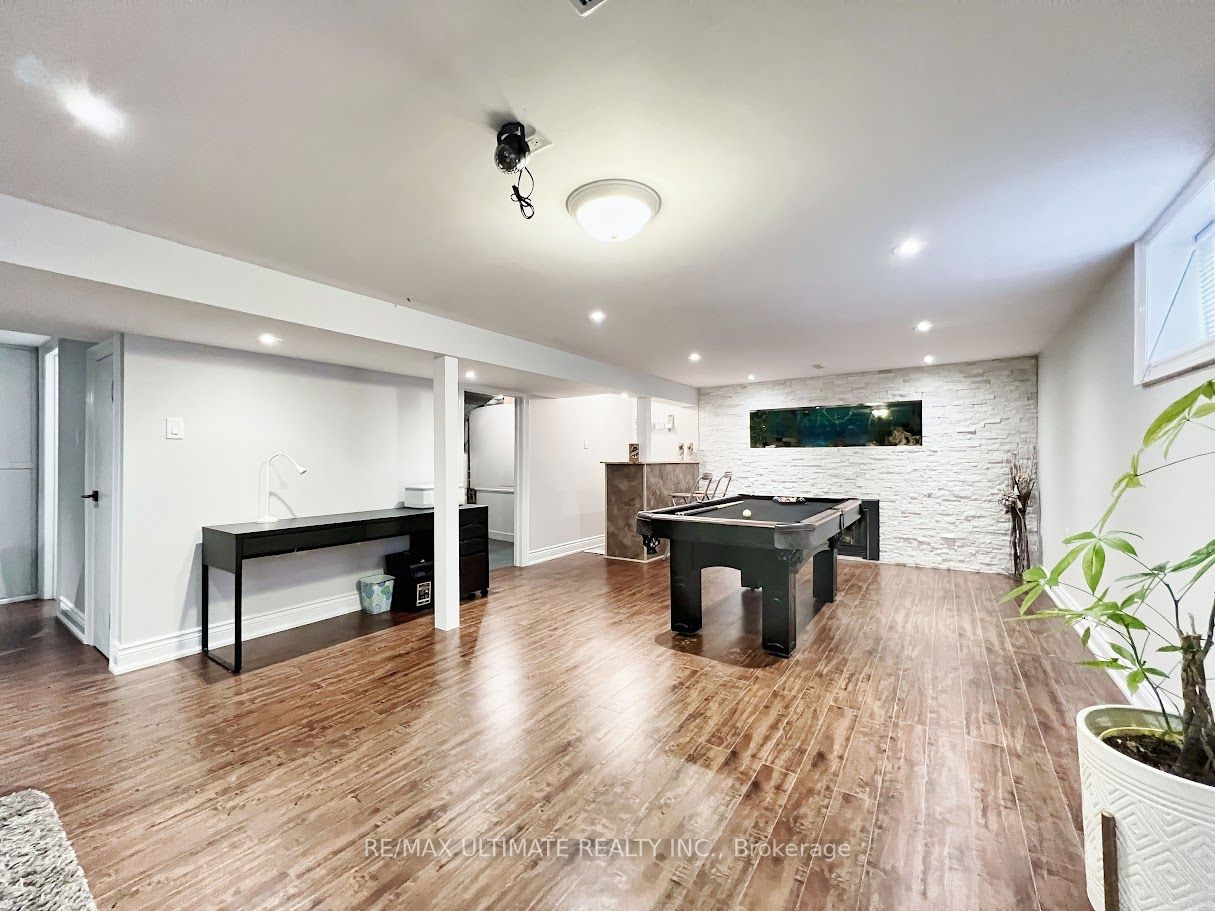 52 Lockerbie Ave