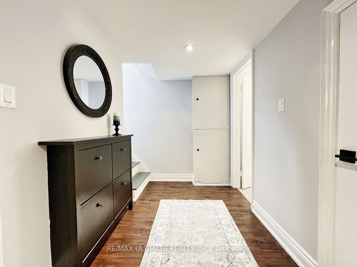 52 Lockerbie Ave