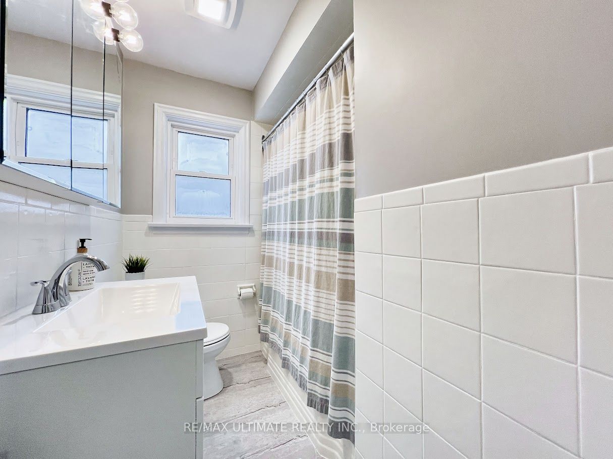 52 Lockerbie Ave